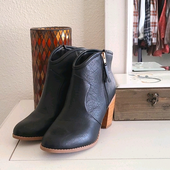 Black Booties (Worn Twice) - Picture 1 of 2
